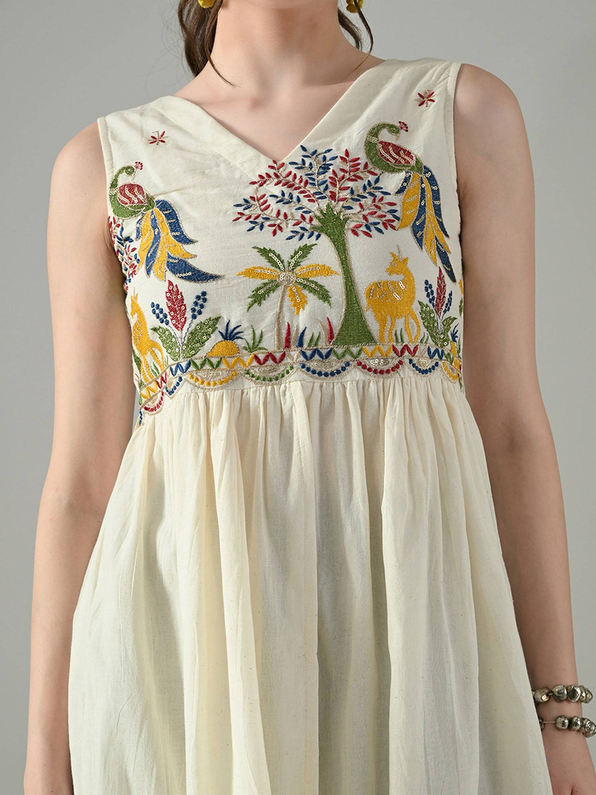 Women Off White Cotton V-Neck Embroidered Kurta | U3S - view 5