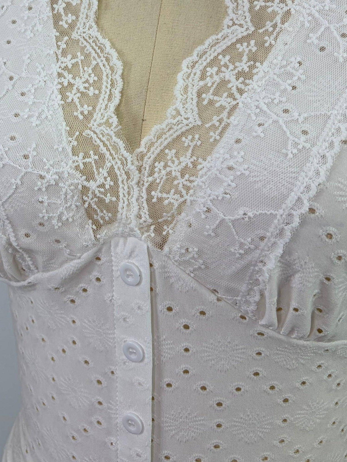 White V Neck Scalloped Lace Button Down Crop Top | CT61 - view 4