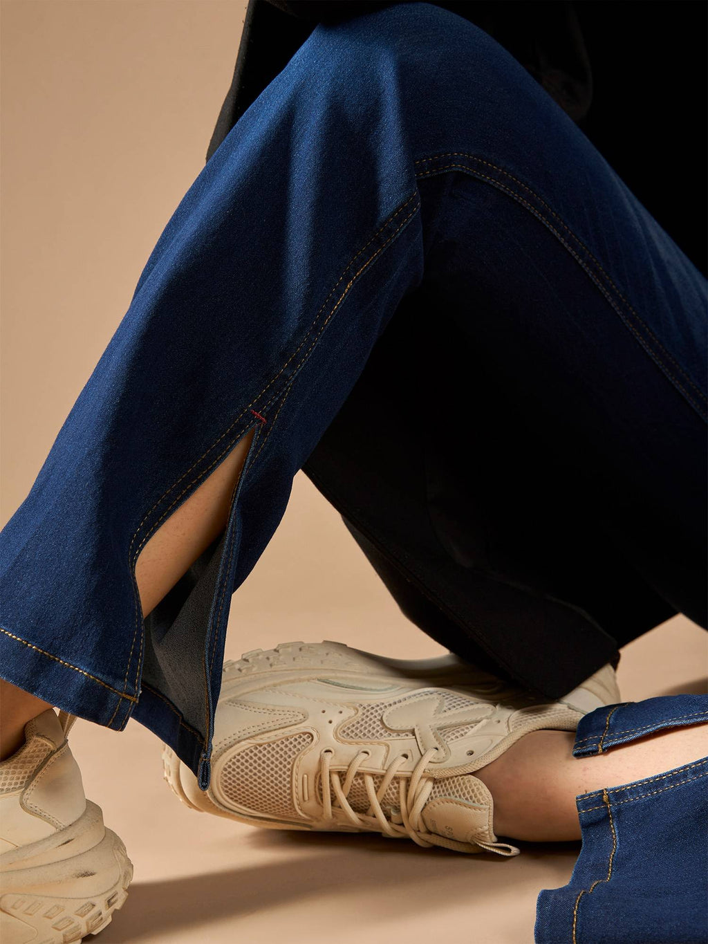 Women Blue Flared Mid Rise Stretchable Denim Jeans | BT10 - view 5