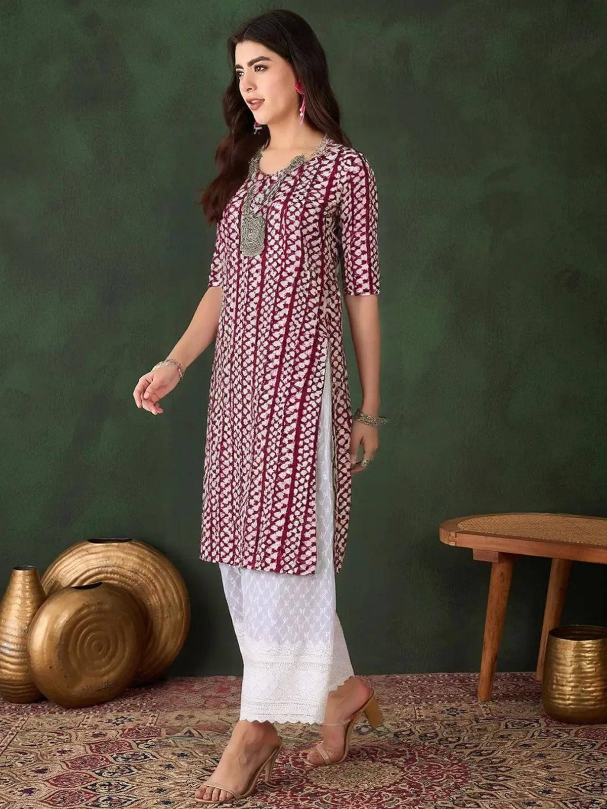 Women Stylish Crepe Printed Straight Kurta - Purple | U3S - view 3