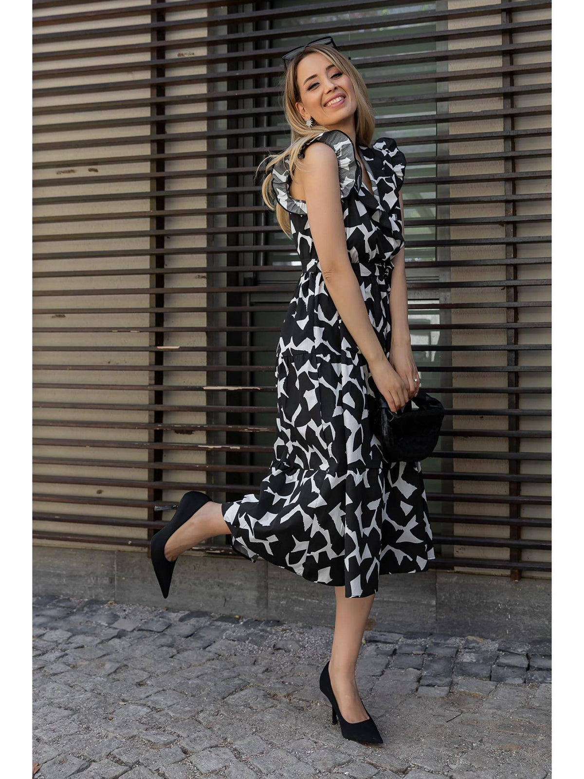Black V-Neck Midi Dress with Belt | D56 - view 2