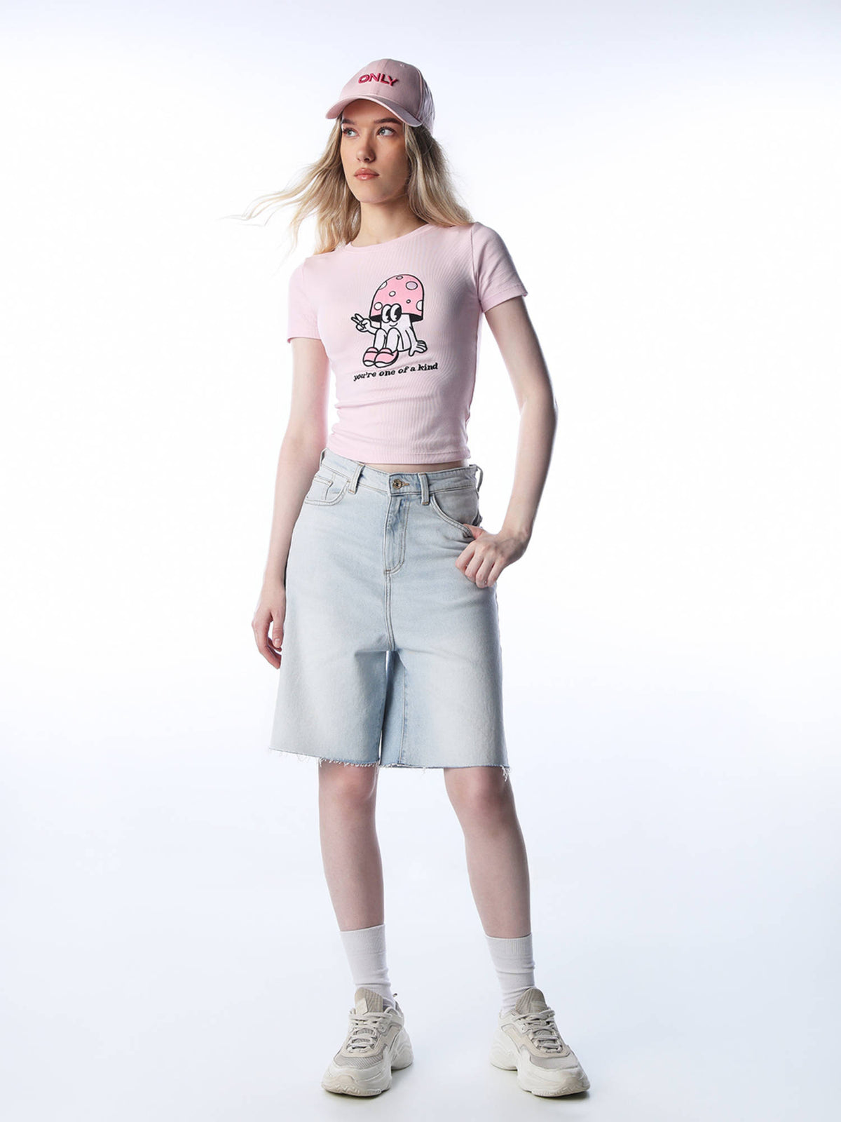 Women Embroidered Slim Fit Pink T-Shirt | O24 - view 3