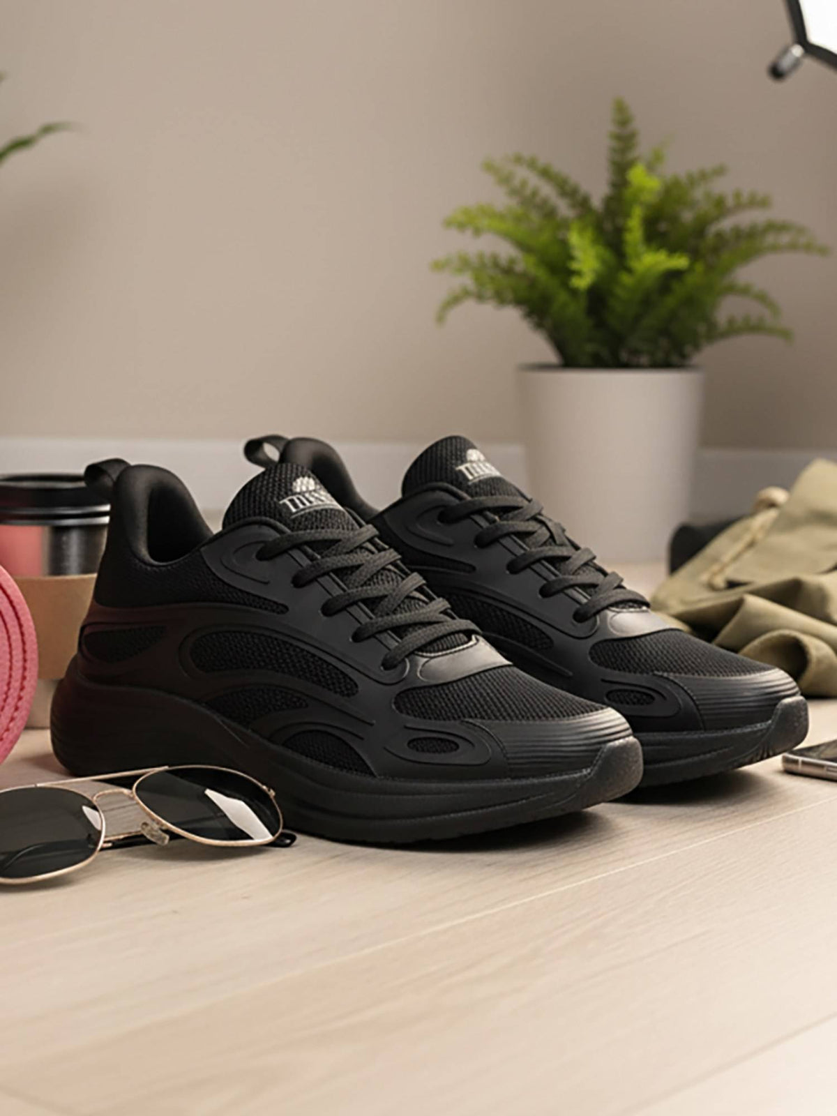 Black Running Shoes for Women | SH9 - view 1