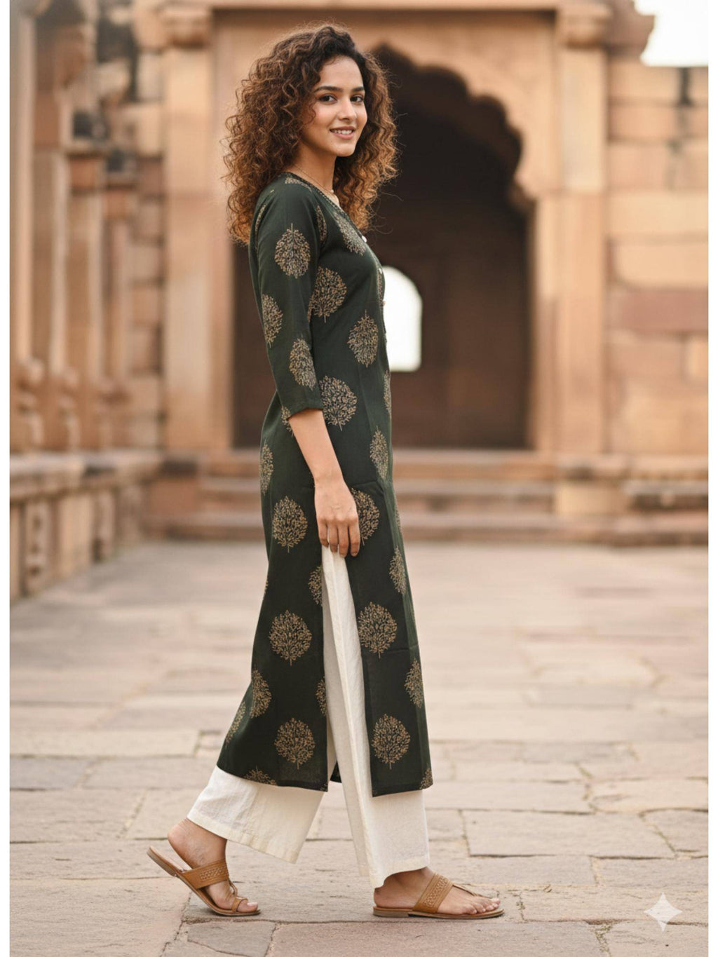 Green Embellished/Sequined Three Fourth Sleeves Kurta | FY93 - view 3