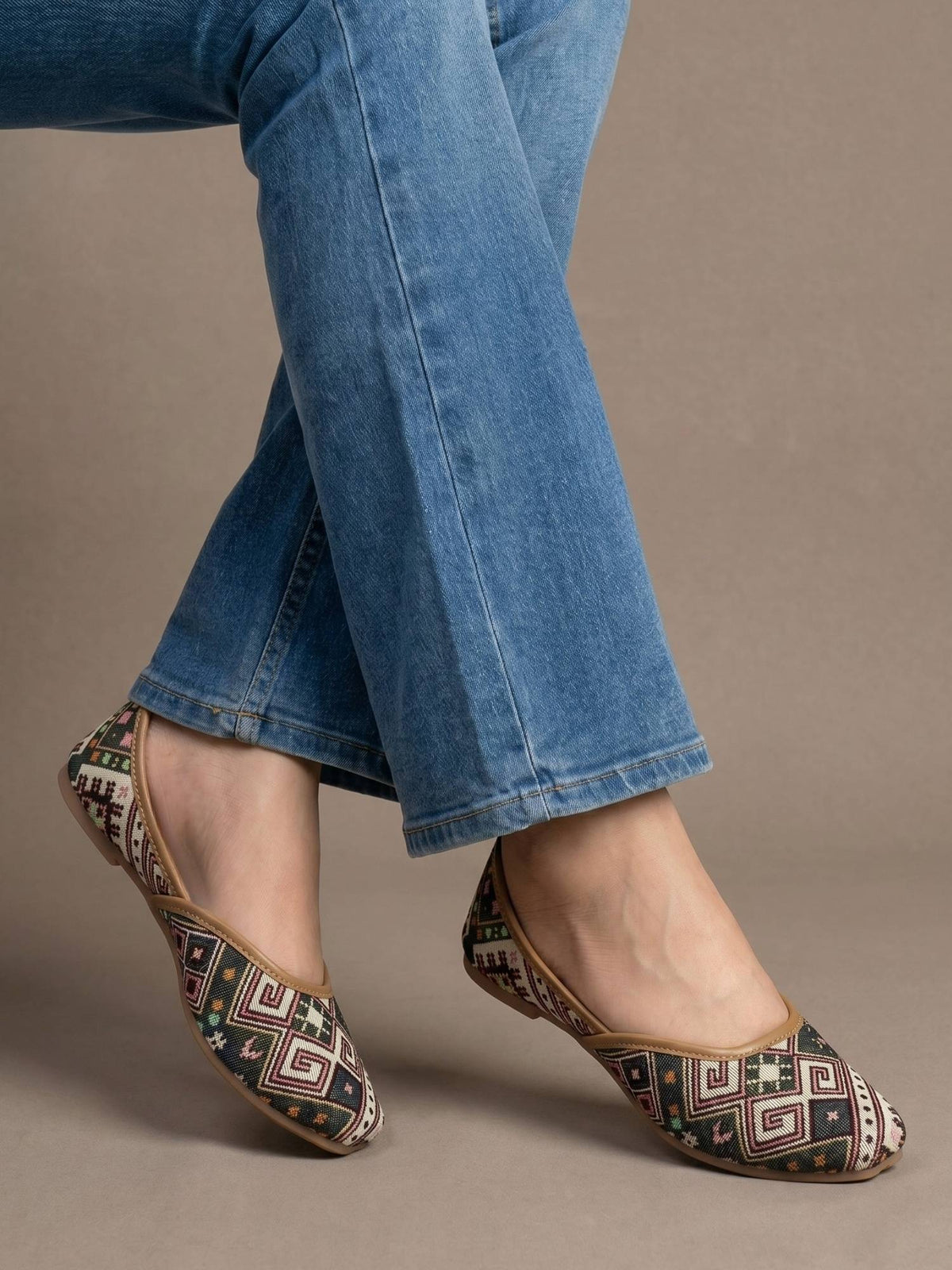 Women Juttis Brown | F61 - view 8