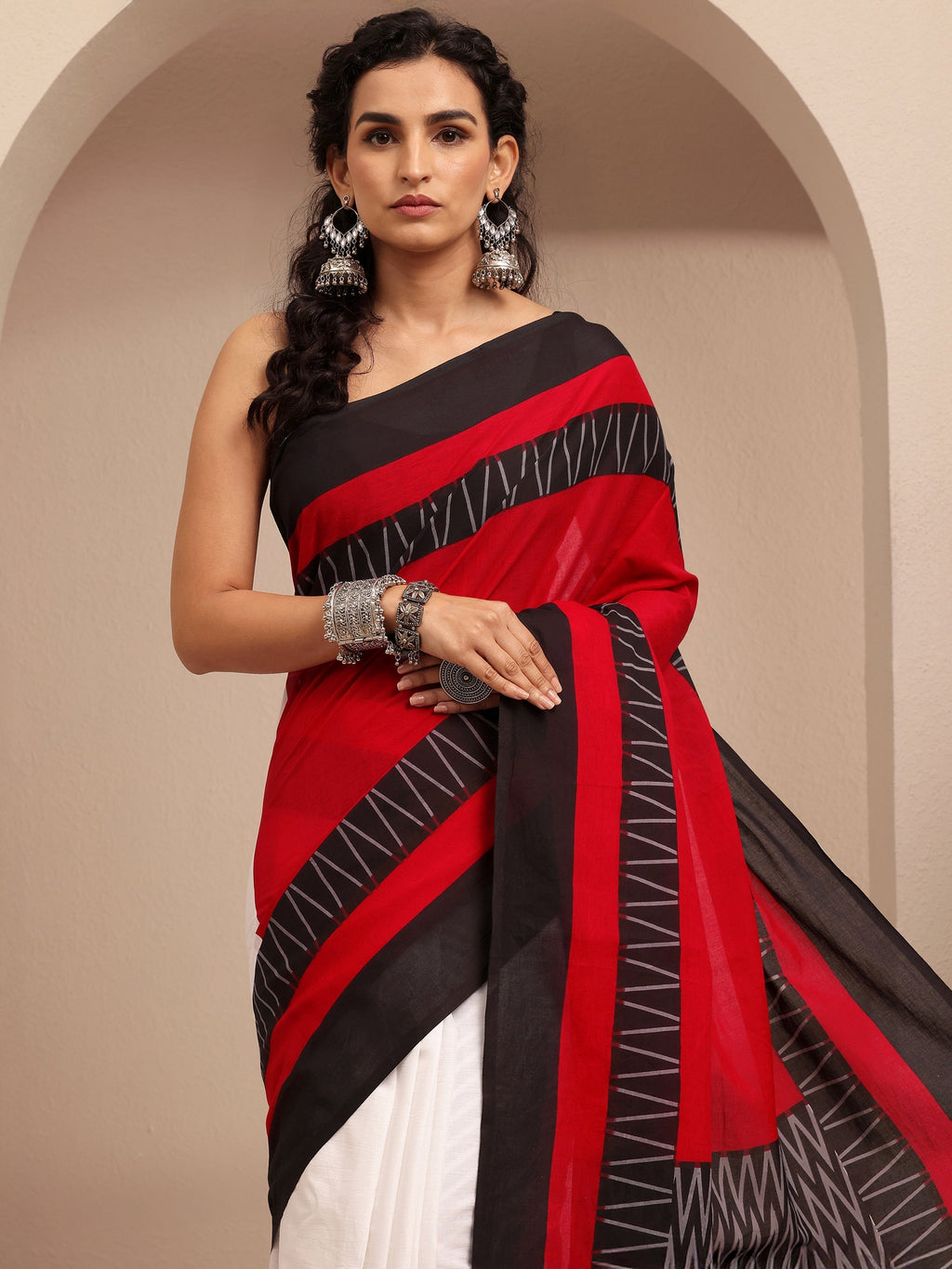 Libas Red Solid Cotton Saree With Unstitched Blouse Piece