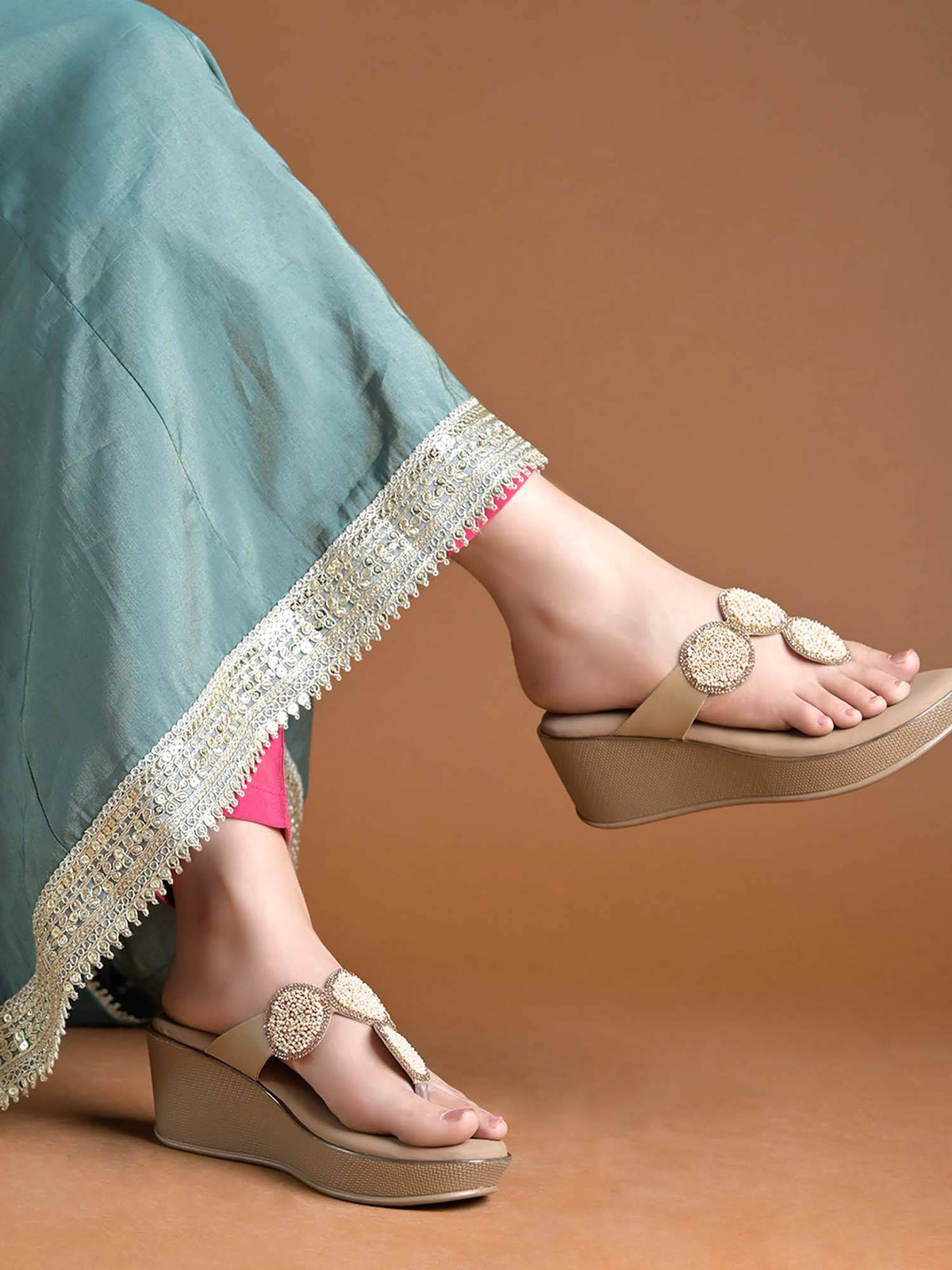 Golden Elegant Beaded Wedges | H78 - view 1