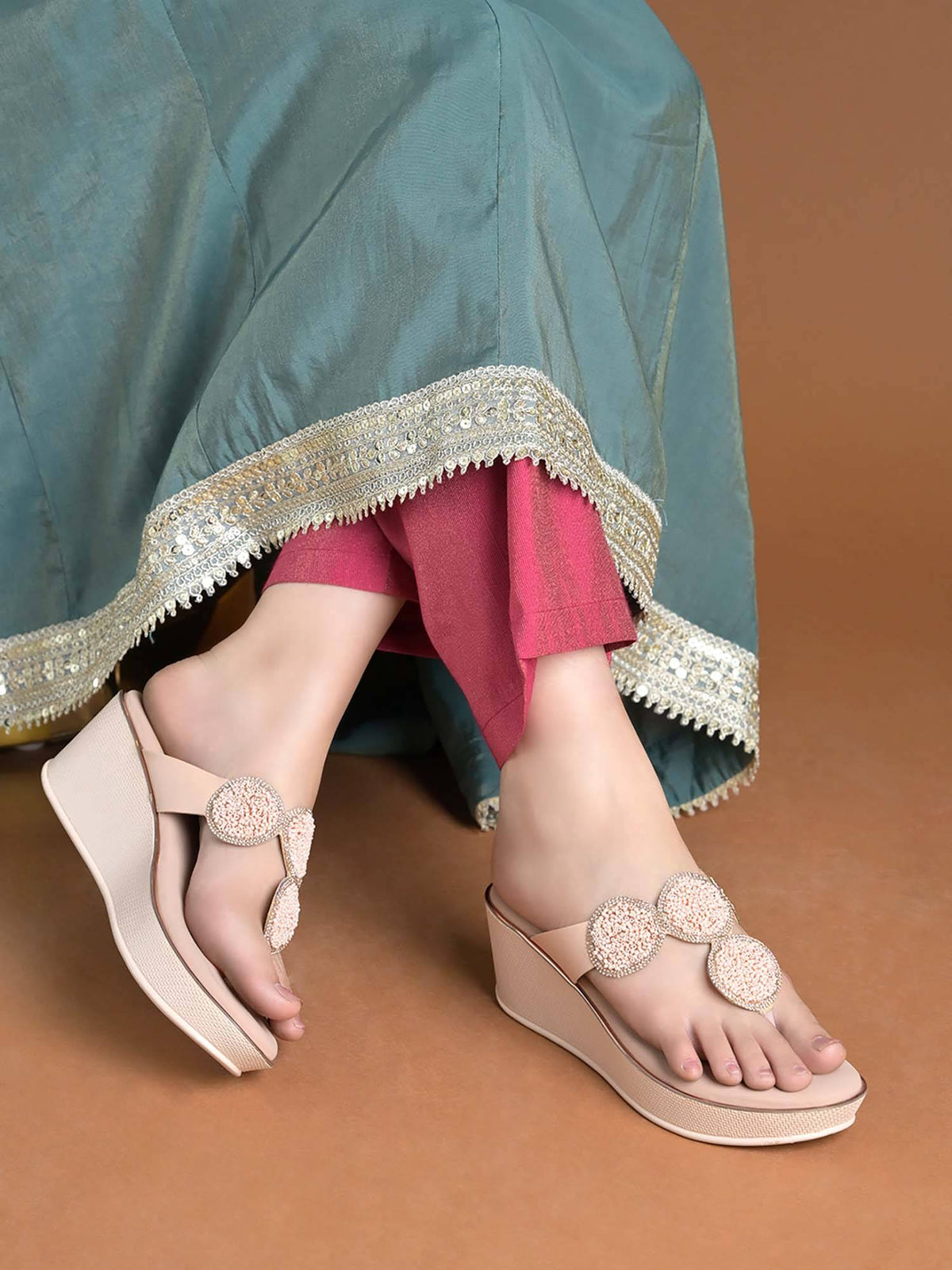 Golden Elegant Beaded Wedges | H78 - view 7