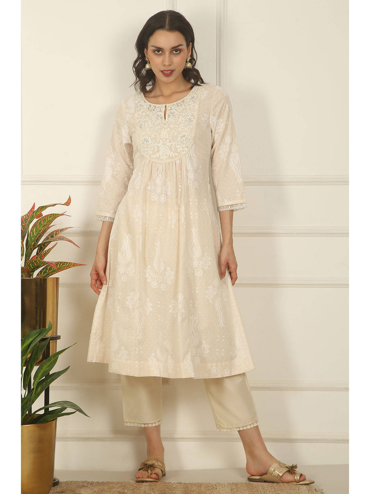 Daisy White Floral Printed Pure Cotton A-Line Kurta | FY93 - view 2