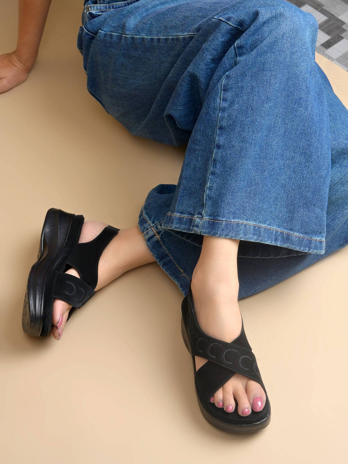 Women Black Orthopaedic Doctor Cushion Platform Sandals | H78 - view 2