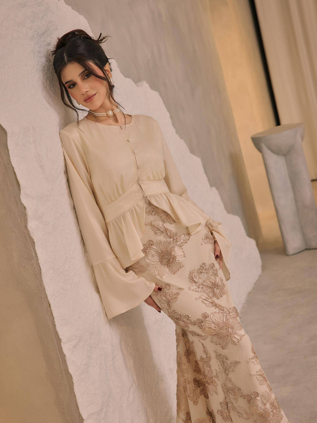 Round Neckline Ruffle Hem Blouse | S67 - view 7