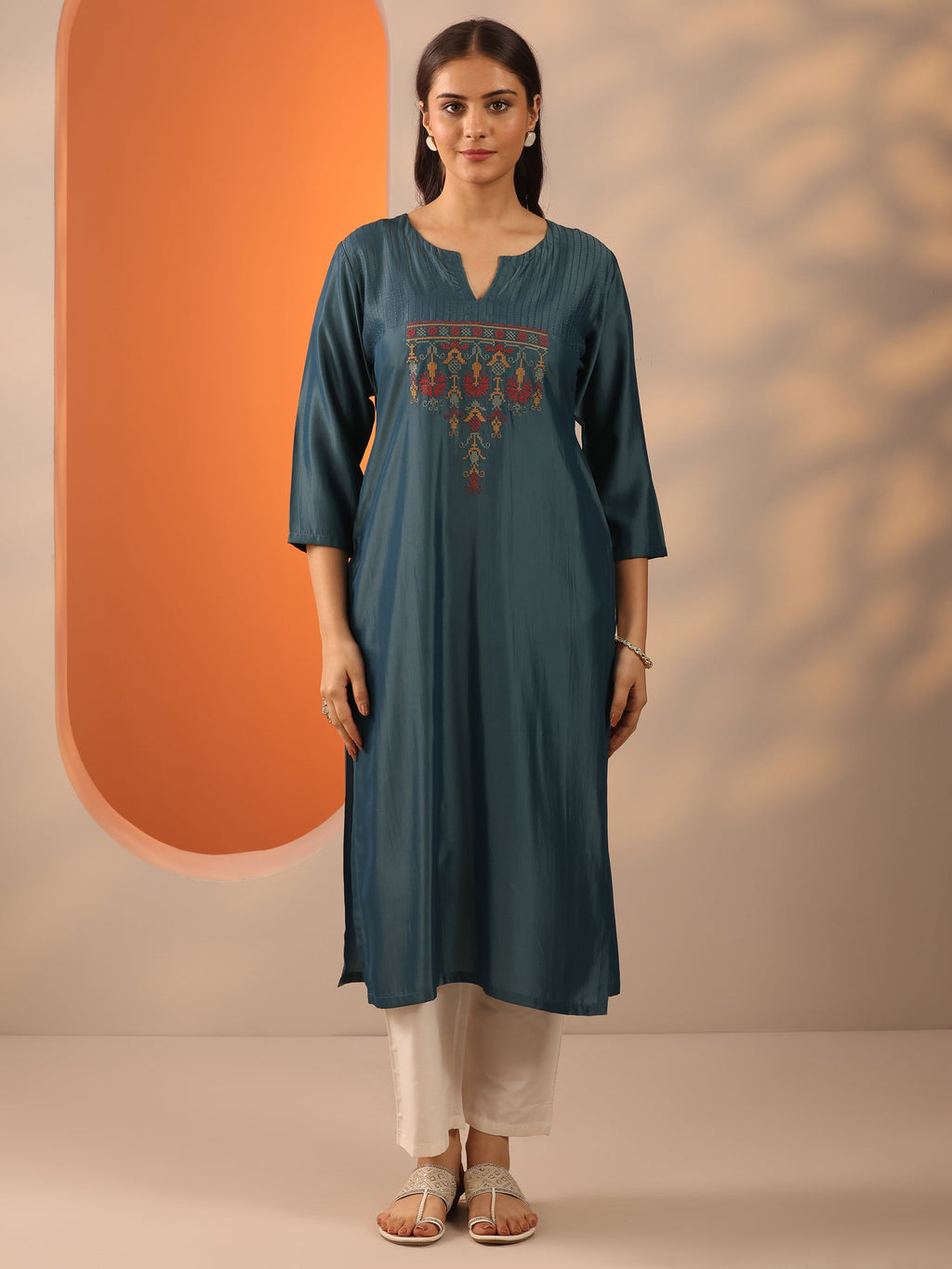 Gerua Grey Embroidered Silk Blend Straight Kurta