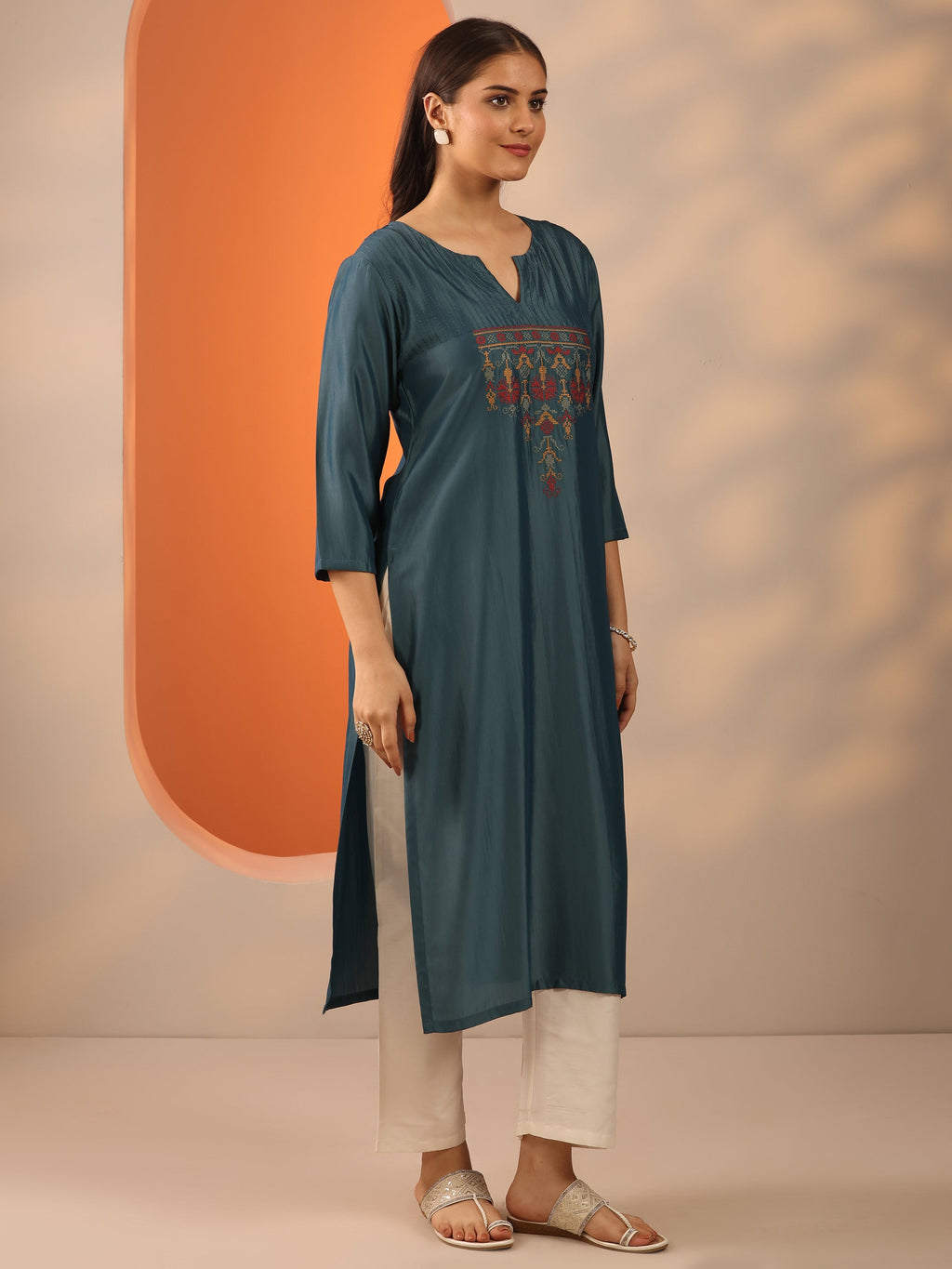 Gerua Grey Embroidered Silk Blend Straight Kurta