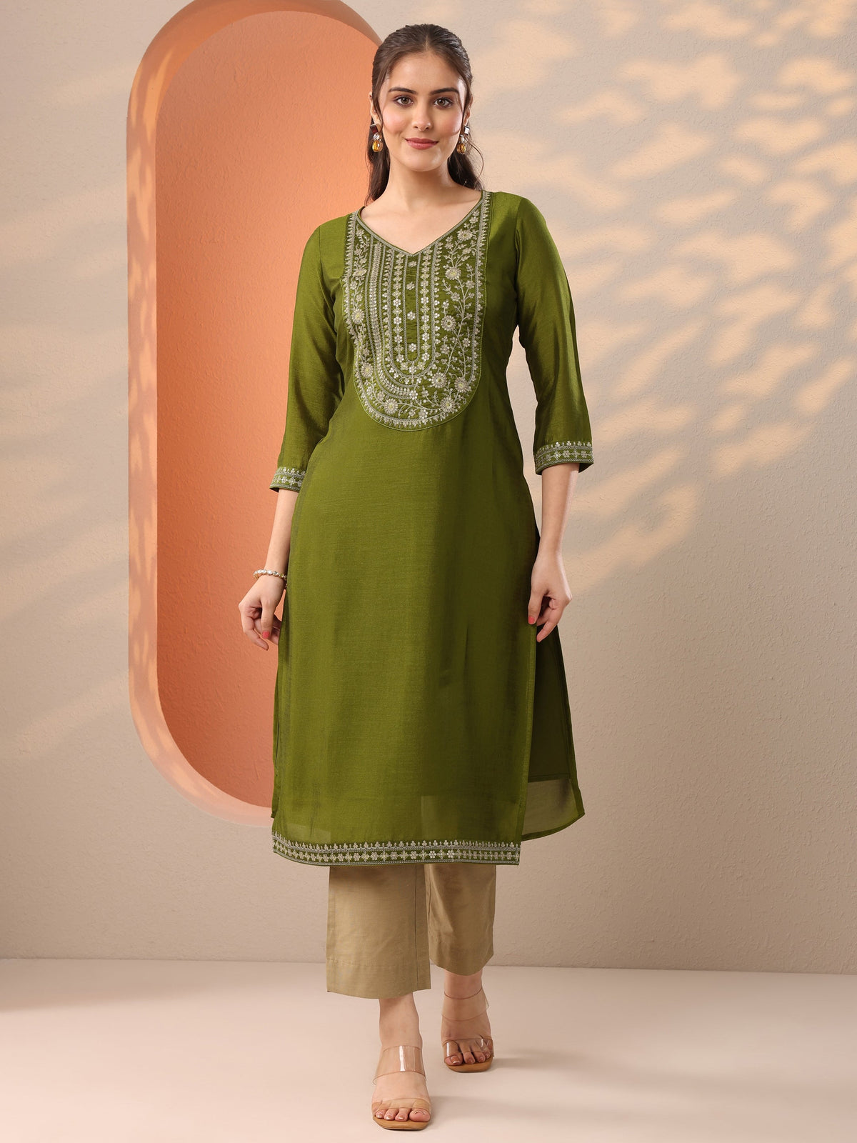 Gerua Green Embroidered Silk Blend Straight Kurta