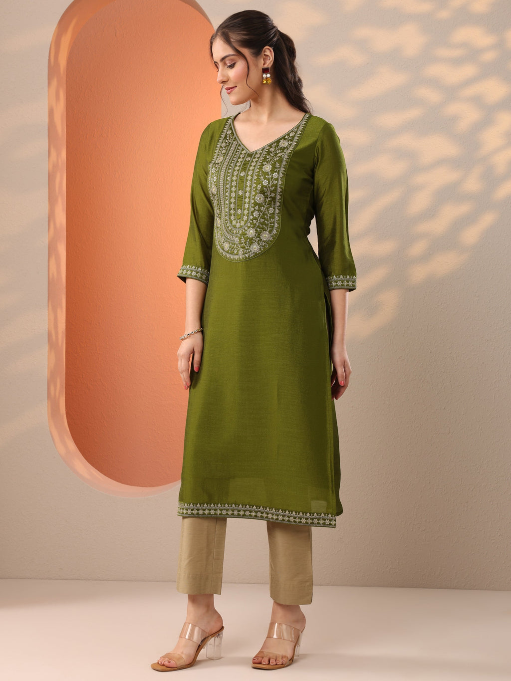 Gerua Green Embroidered Silk Blend Straight Kurta