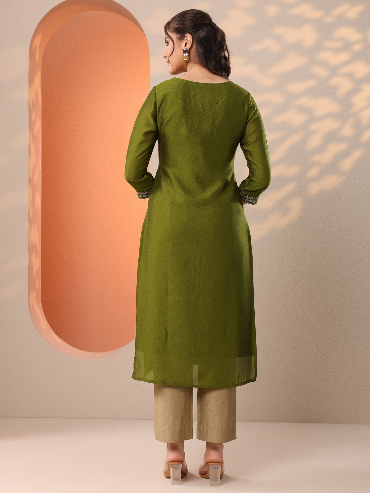 Gerua Green Embroidered Silk Blend Straight Kurta