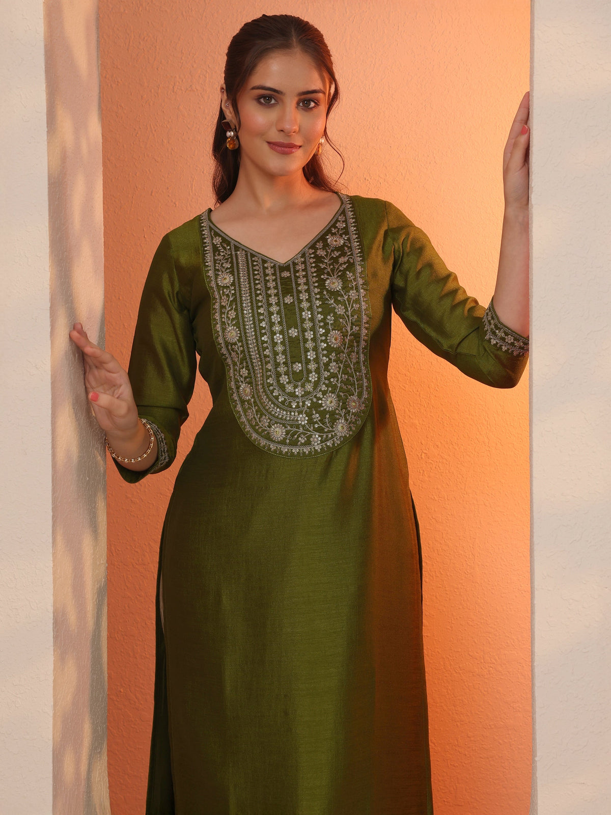 Gerua Green Embroidered Silk Blend Straight Kurta