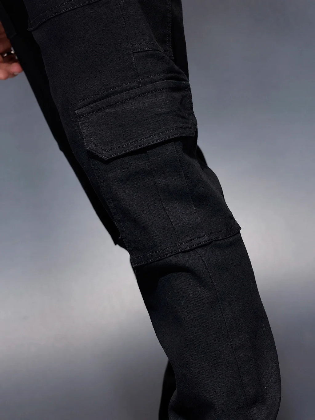 Men’s solid black cargo trouser | Black