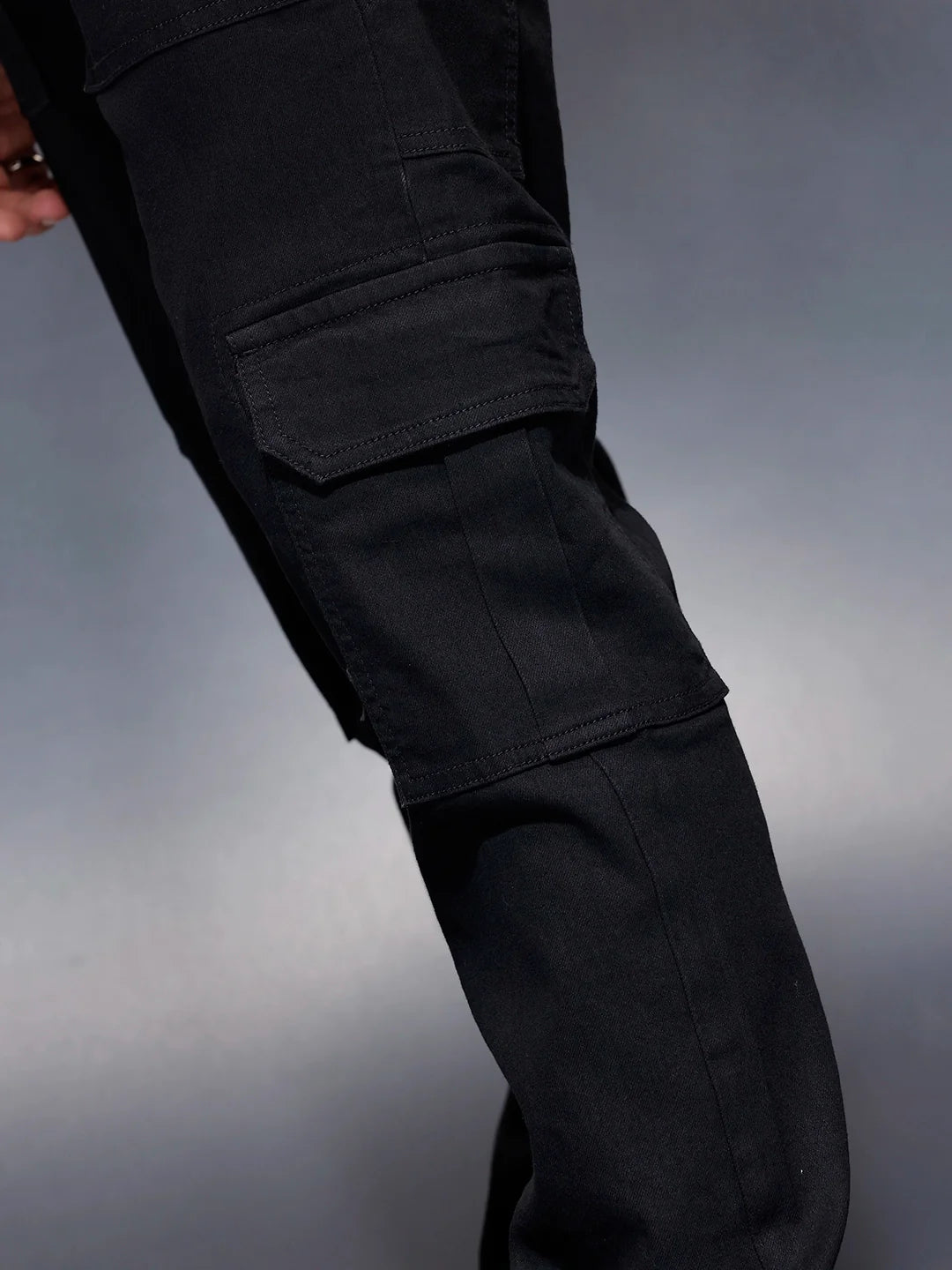 Men’s solid black cargo trouser | Black