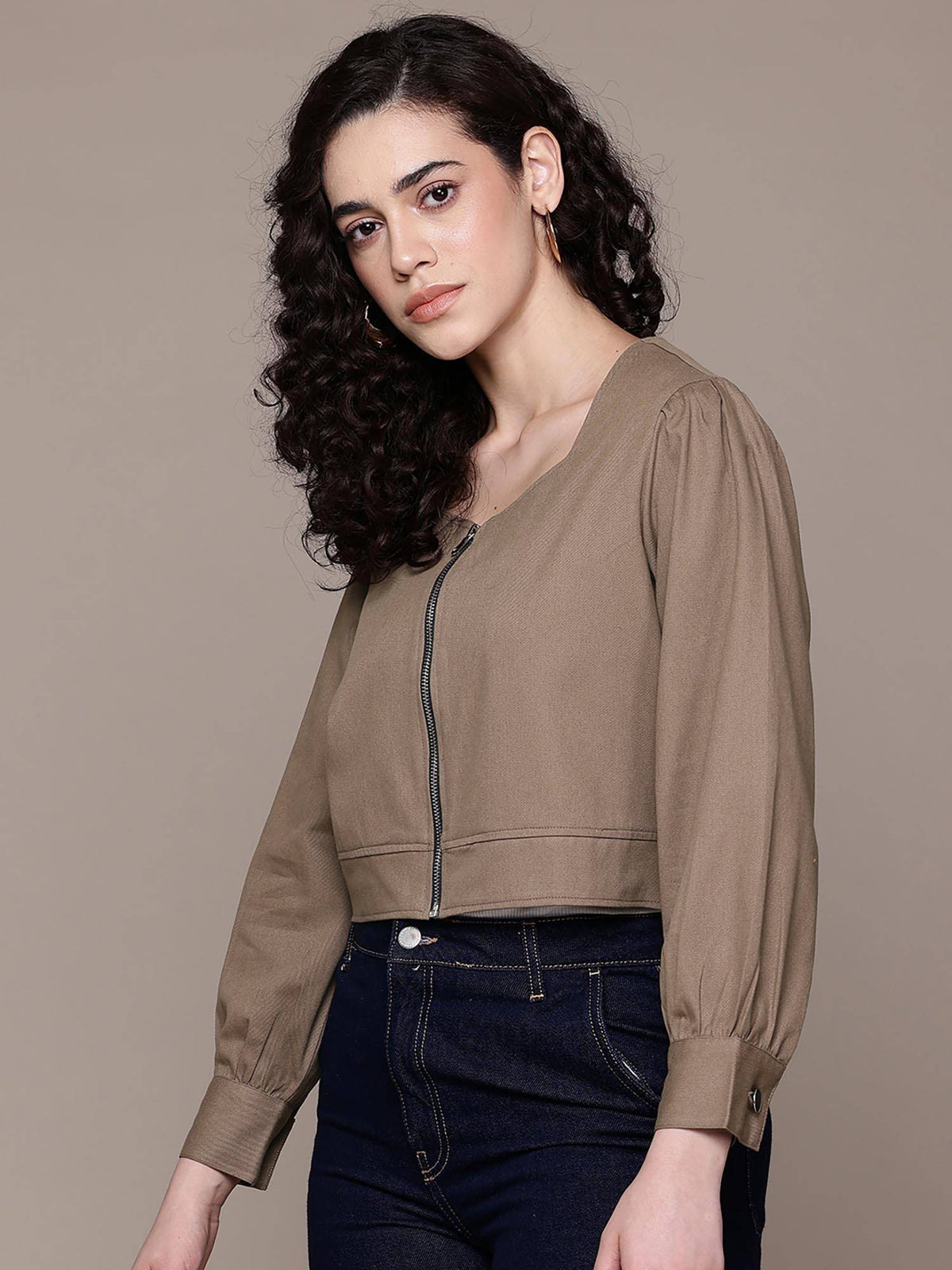 Women Solid Taupe Sweetheart Neck Crop Jacket | JC78 - view 3