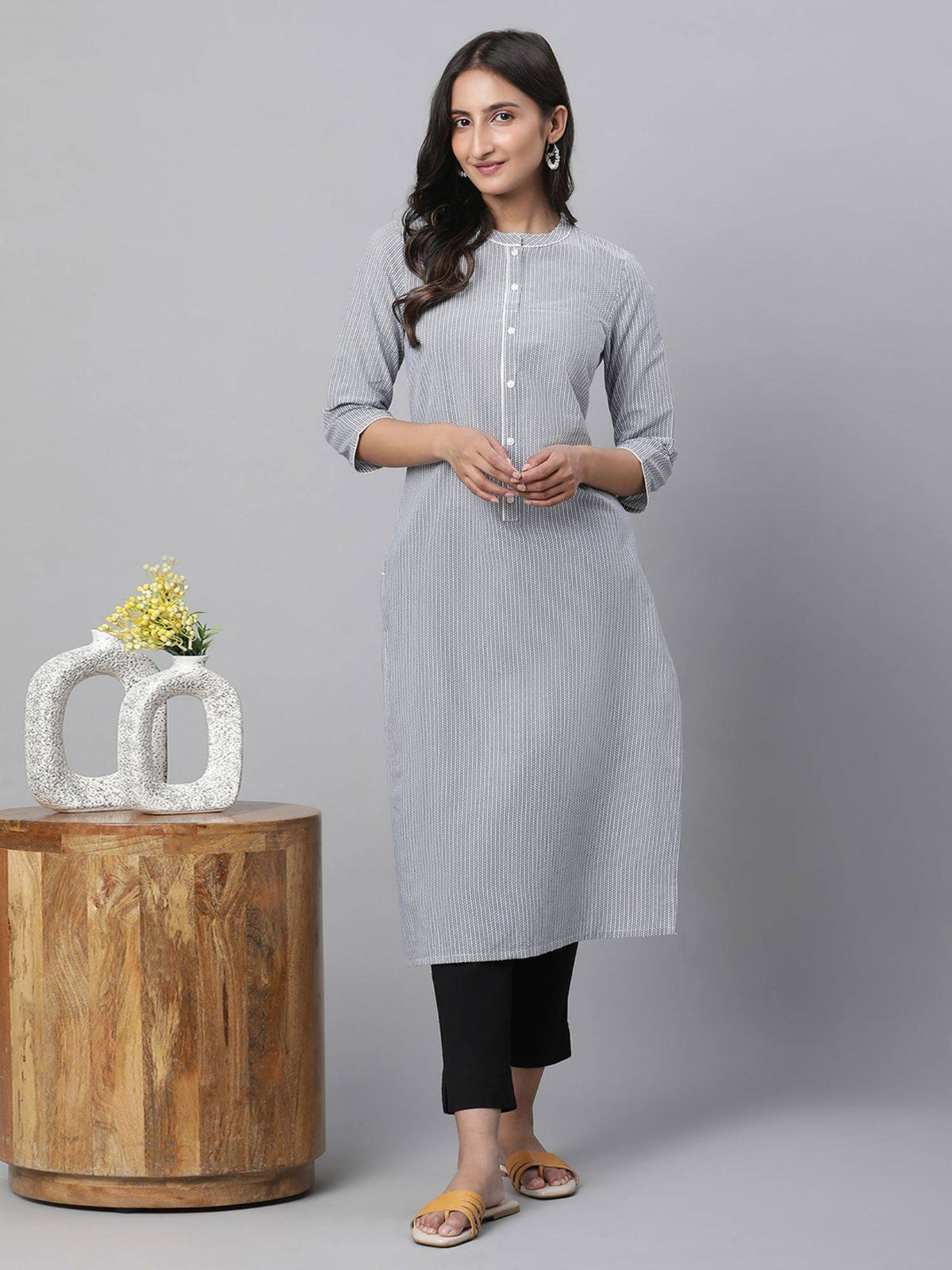 Women White Printed Three Fourth Sleeves Mandarin Neck Kurta | U3S - view 1