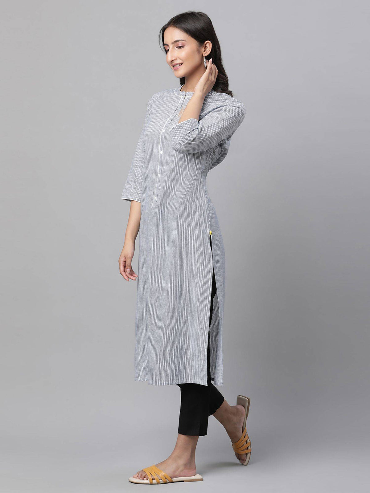 Women White Printed Three Fourth Sleeves Mandarin Neck Kurta | U3S - view 3