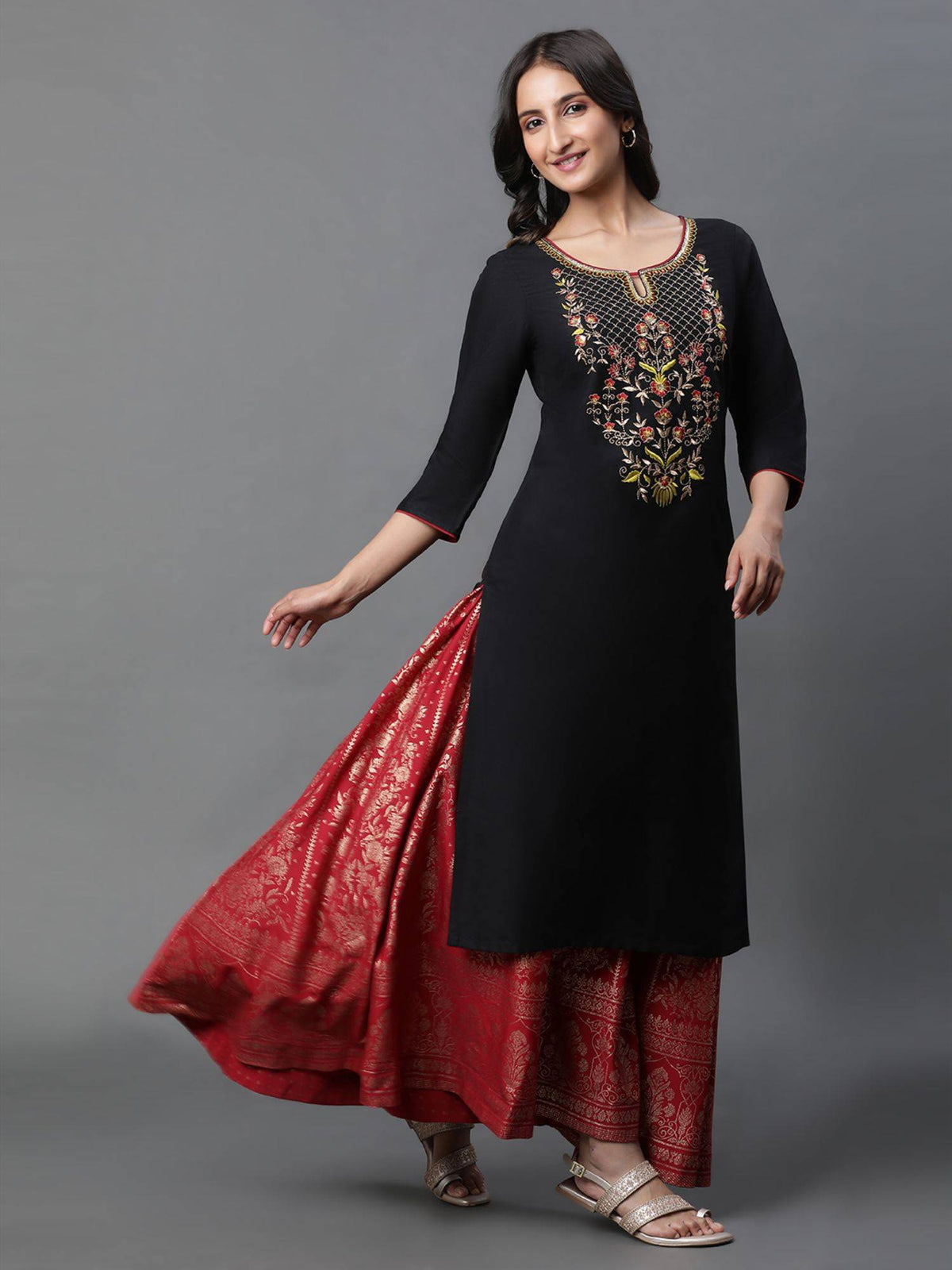 Women Navy Blue Embroidered Three Fourth Sleeves Round Neck Kurta | FY93 - view 9