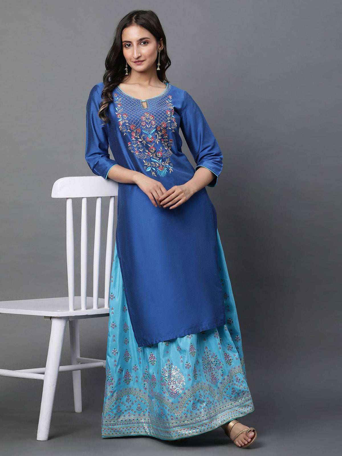 Women Navy Blue Embroidered Three Fourth Sleeves Round Neck Kurta | KDG - view 1