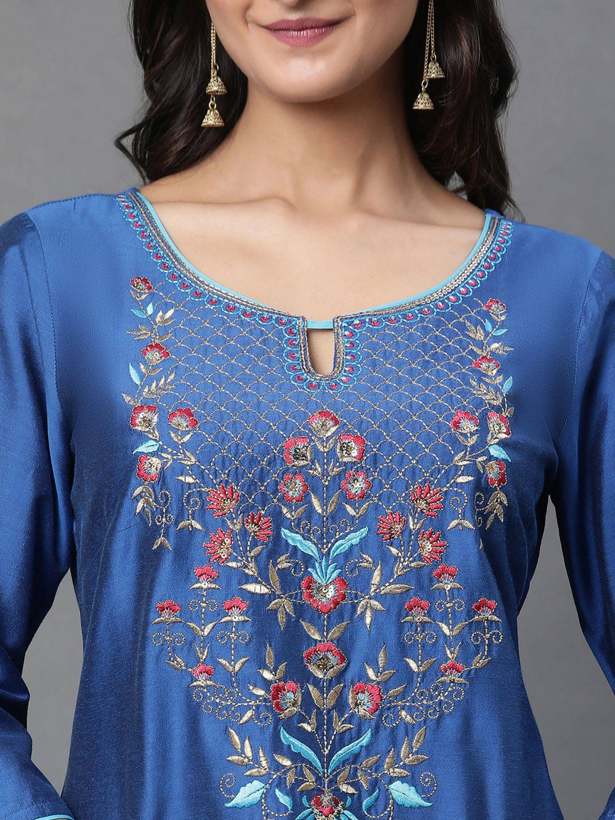 Women Navy Blue Embroidered Three Fourth Sleeves Round Neck Kurta | KDG - view 6