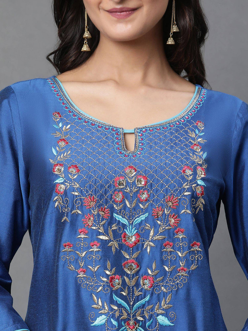 Women Navy Blue Embroidered Three Fourth Sleeves Round Neck Kurta | FY93 - view 6