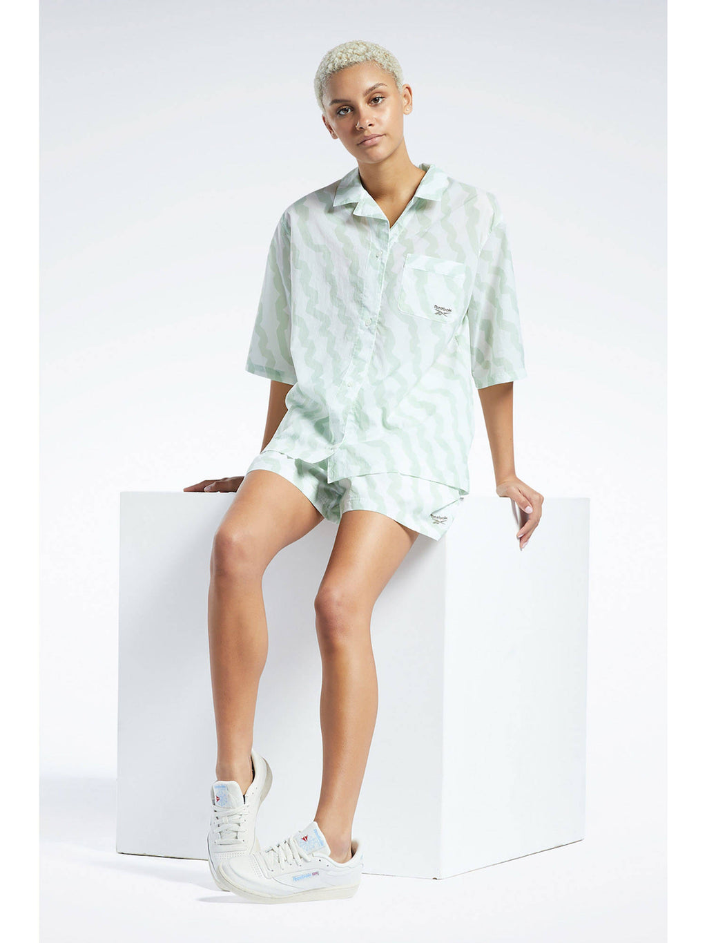 Womens Classic Summer Waves Shorts - view 6