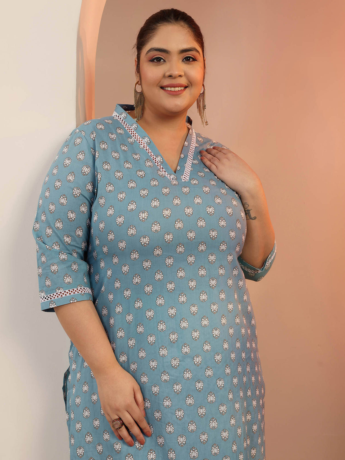 Plus Size Women Plus Size Women Cotton Blue V-Neck Kurta | U3S - view 2