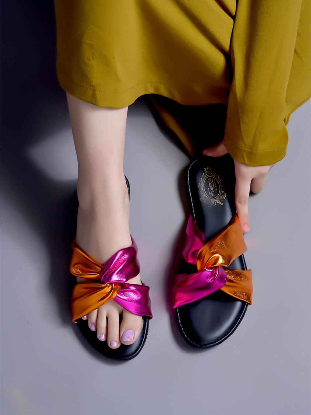 Women Black Open Toe Flats | F61 - view 8