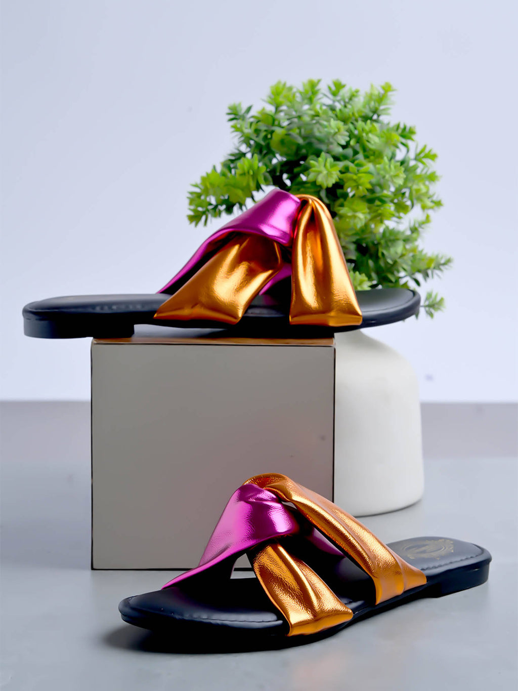 Women Black Open Toe Flats | F61 - view 9
