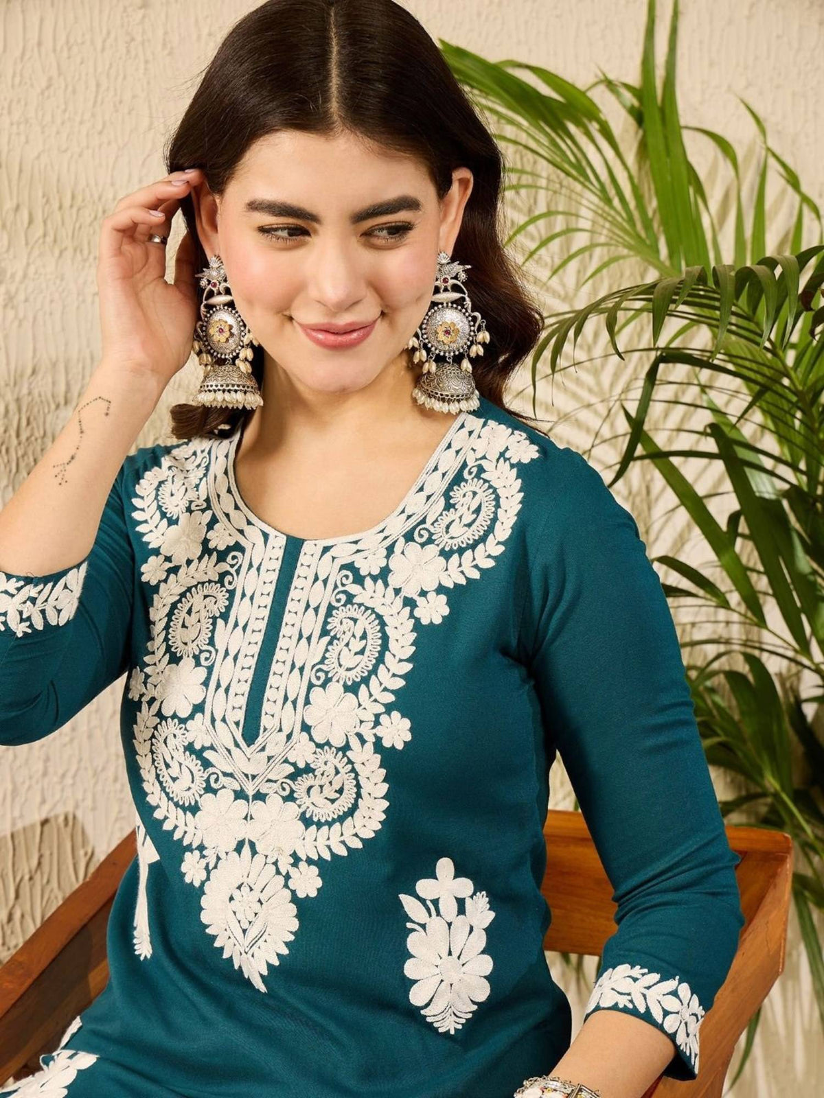 Women Red Viscose Rayon Embroidered Straight Kurta | FY93 - view 9