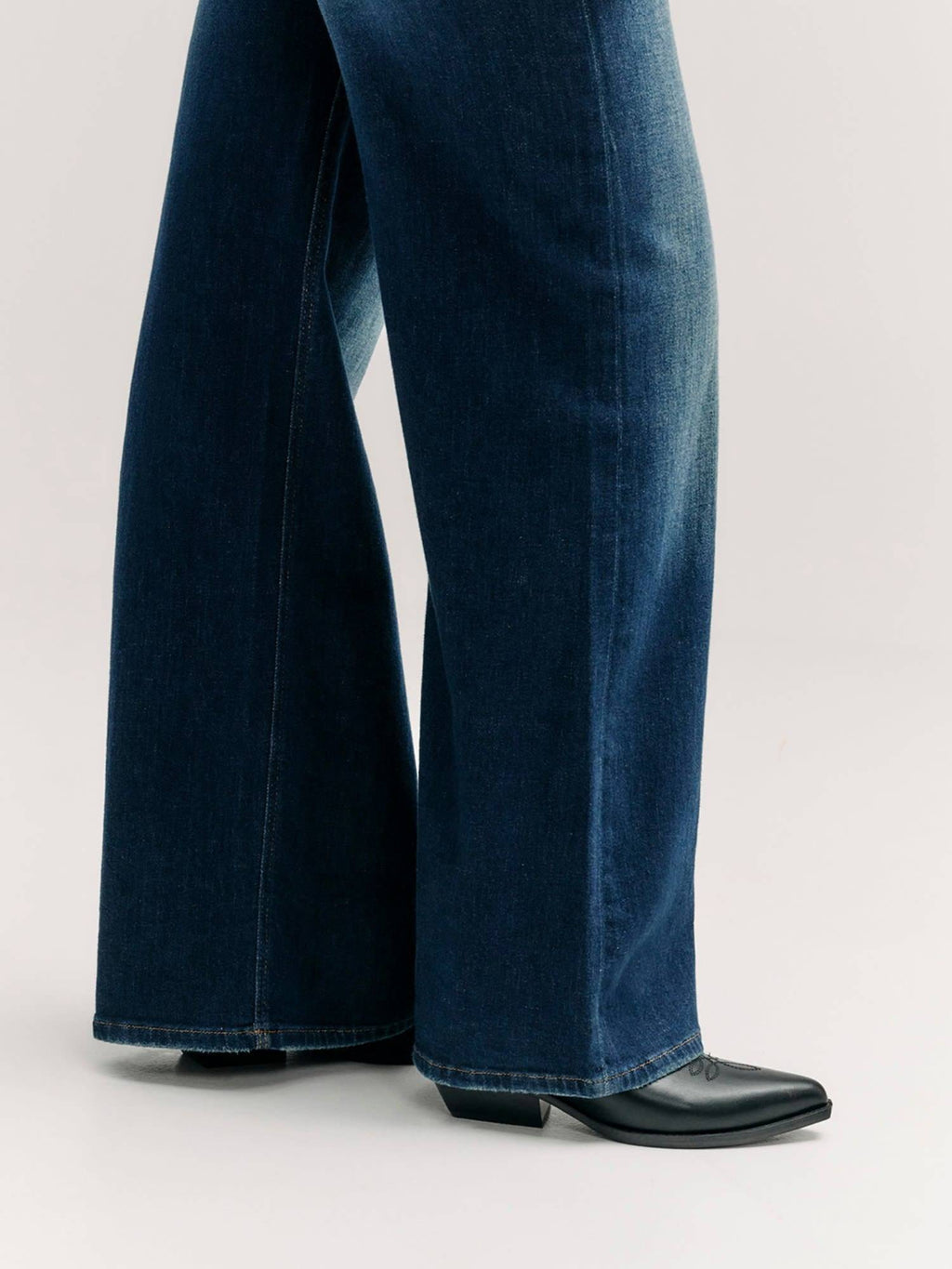 Womens Cotton Blend Solid Navy Blue Jeans | BT10 - view 3