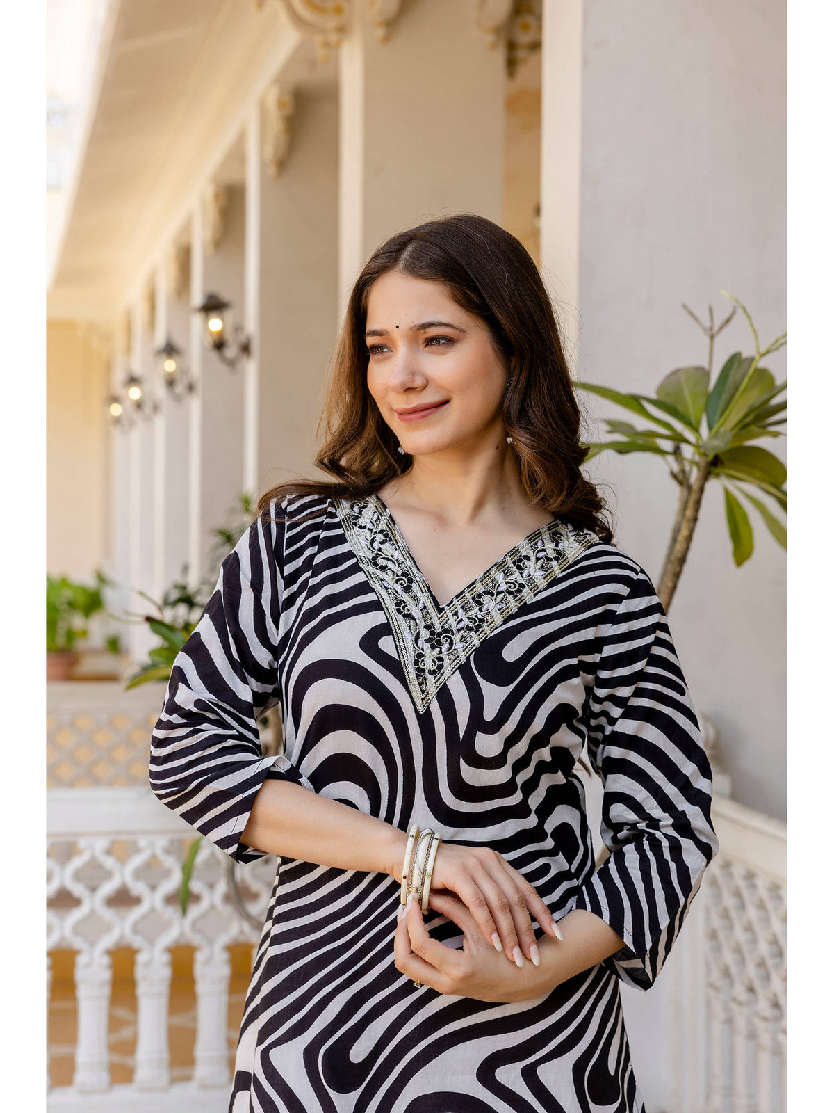 Black and White Cotton Printed Embroidered Kurta | FY93 - view 4