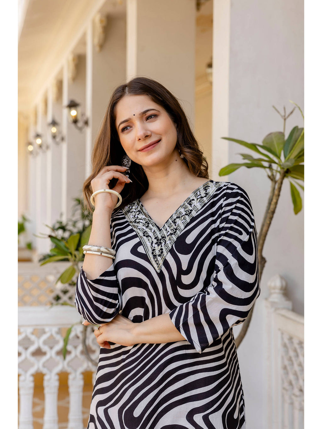 Black and White Cotton Printed Embroidered Kurta | FY93 - view 5