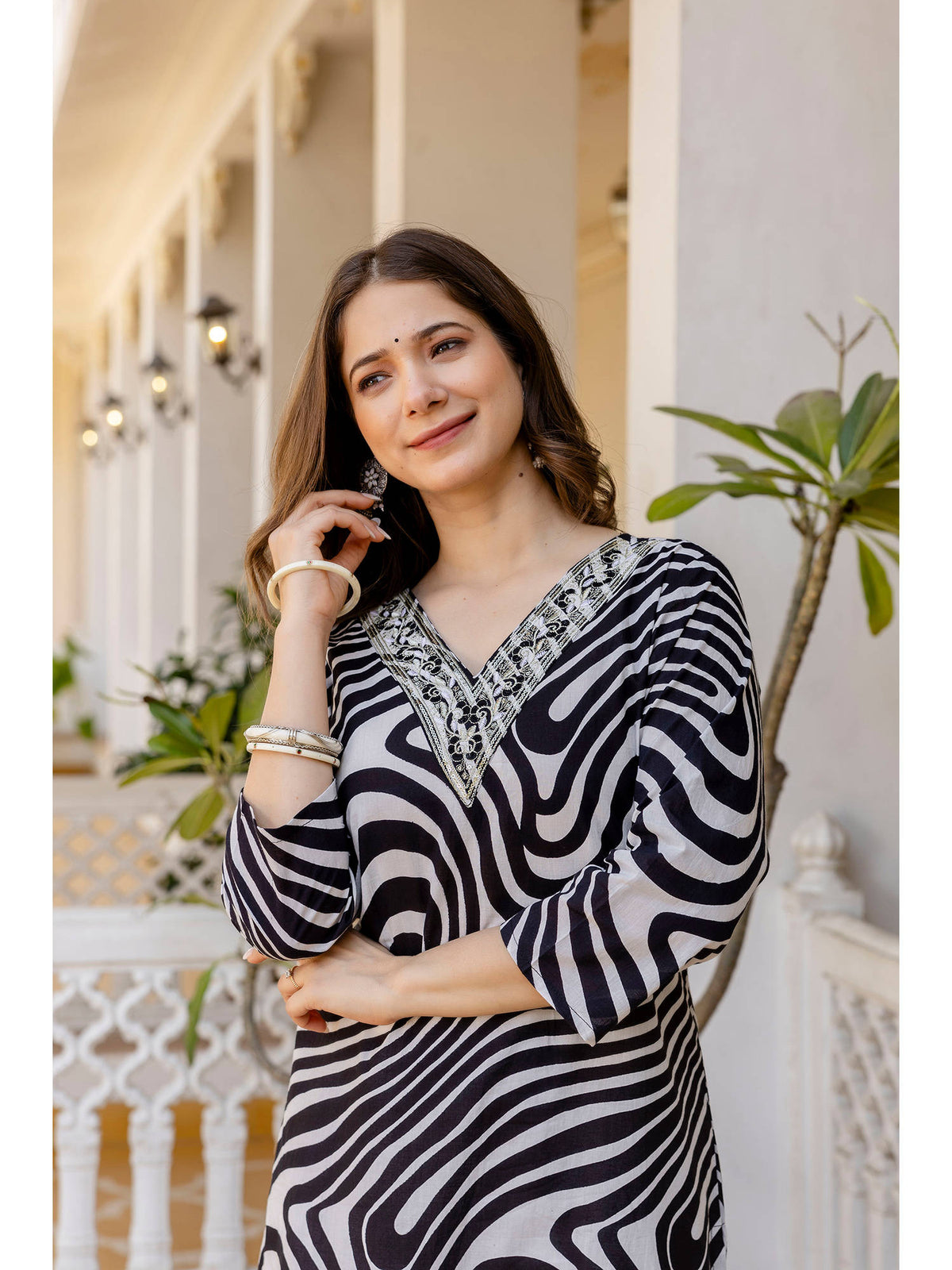 Black and White Cotton Printed Embroidered Kurta | FY93 - view 5