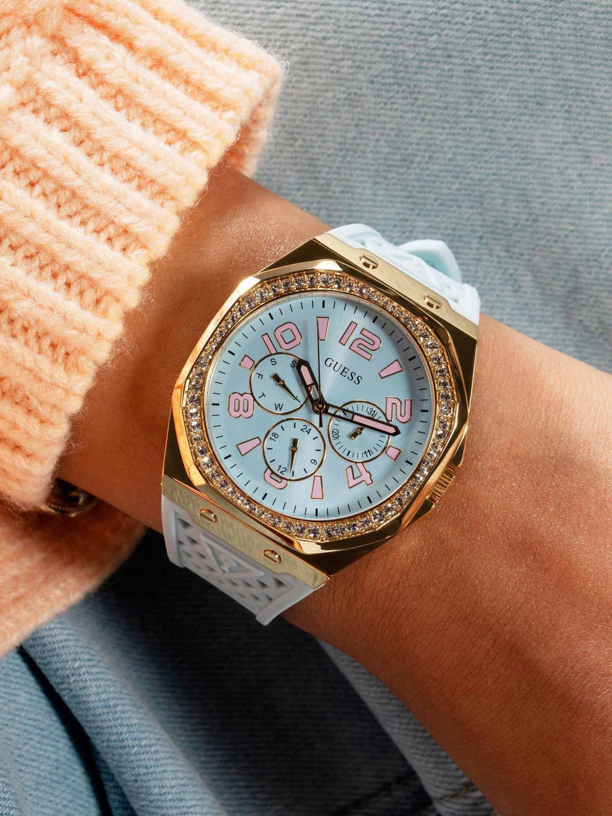 Women 39.5 mm Blue Dial Analog Watch- GW0694L1 (Medium) | W92 - view 5
