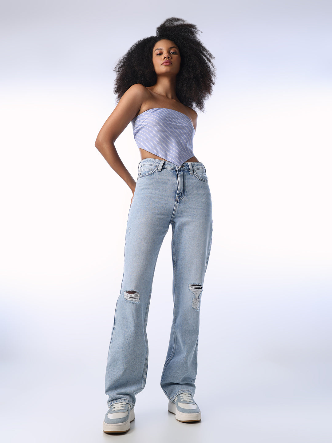 Distressed Straight Fit Jeans