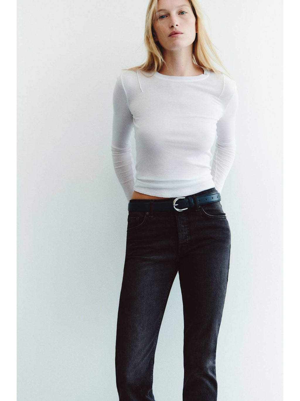 Women Black Straight Regular Waist Jeans | ST23 - view 3