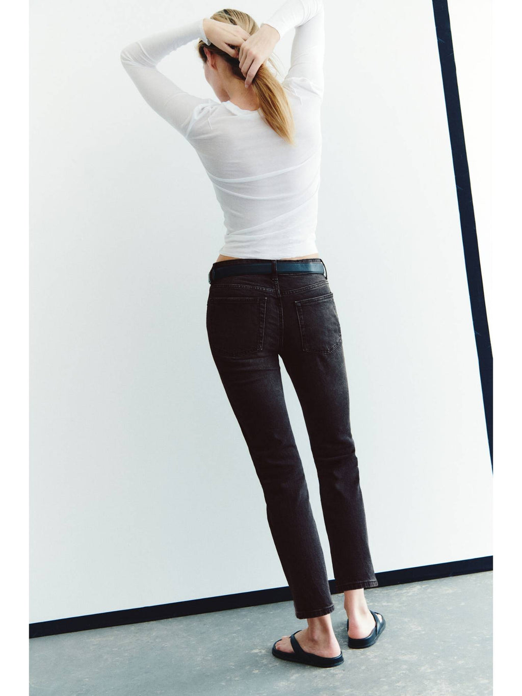 Women Black Straight Regular Waist Jeans | ST23 - view 4