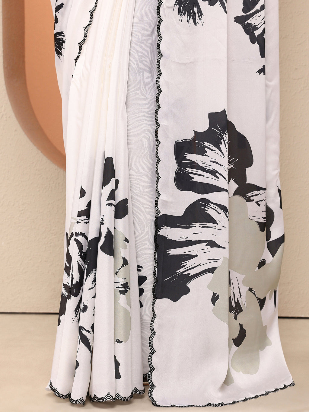 Libas White Printed Silk Blend Saree With Unstitched Blouse Piece