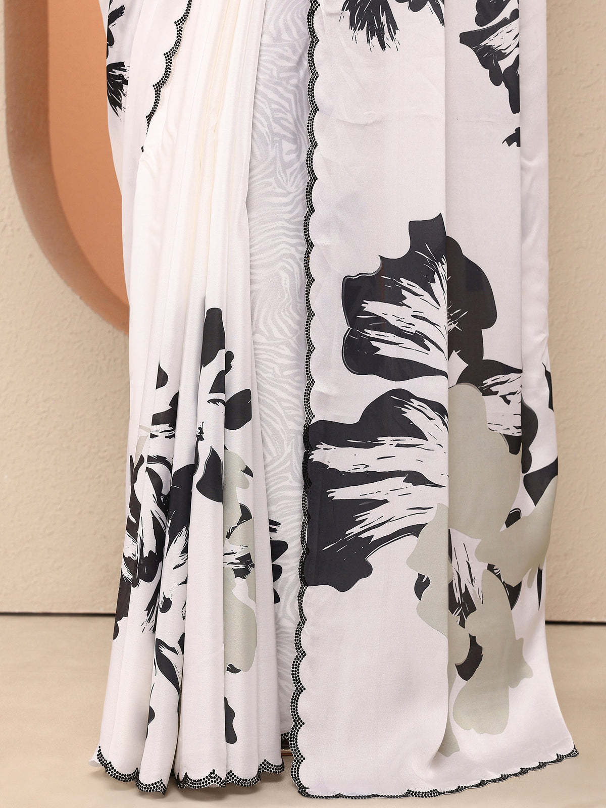 Libas White Printed Silk Blend Saree With Unstitched Blouse Piece