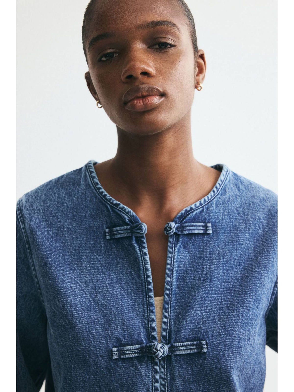 Women Blue Knot-Button Denim Jacket | JC78 - view 2