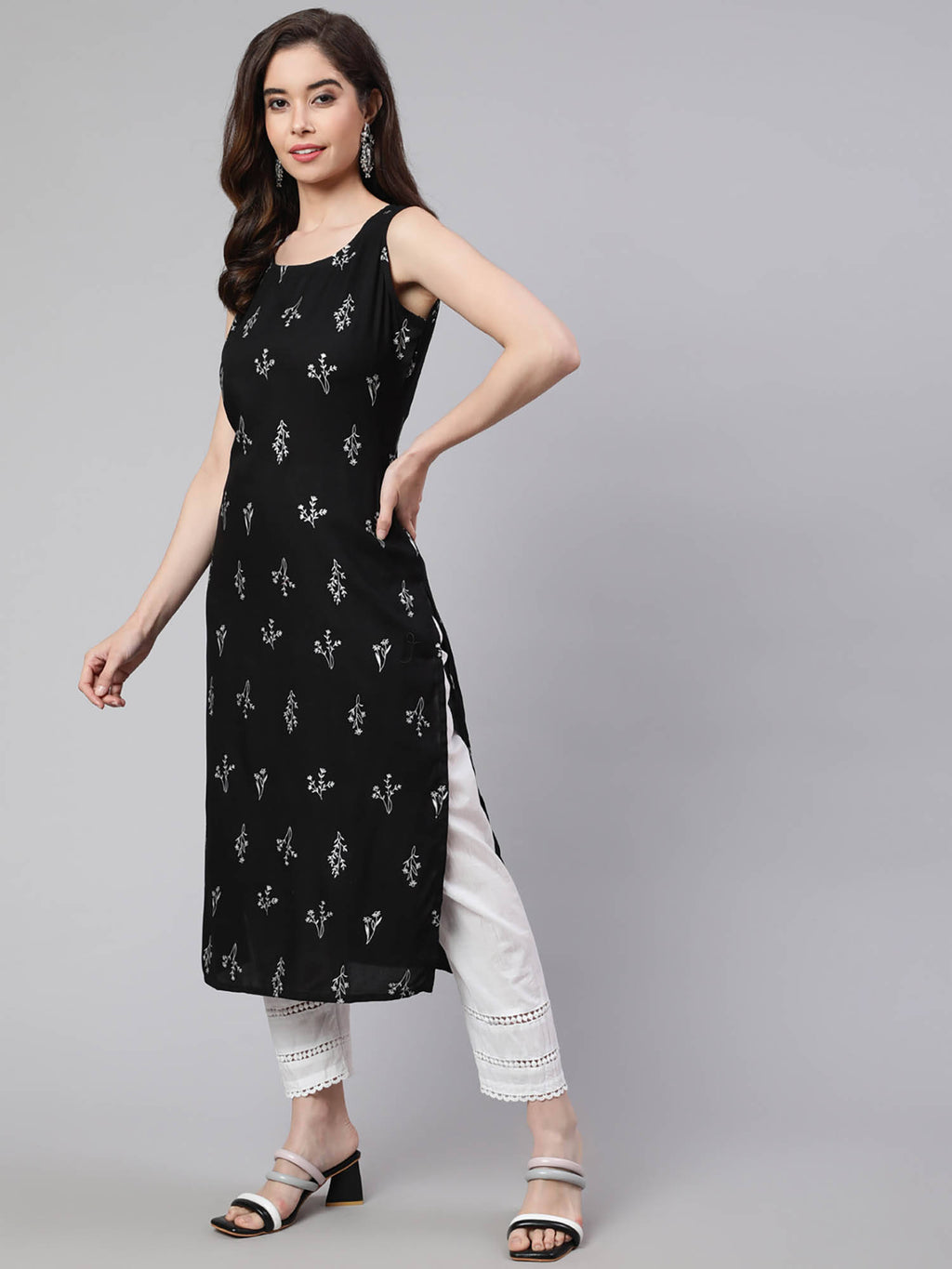 Women Black Rayon Floral Printed Round Neck Kurta | FY93 - view 3