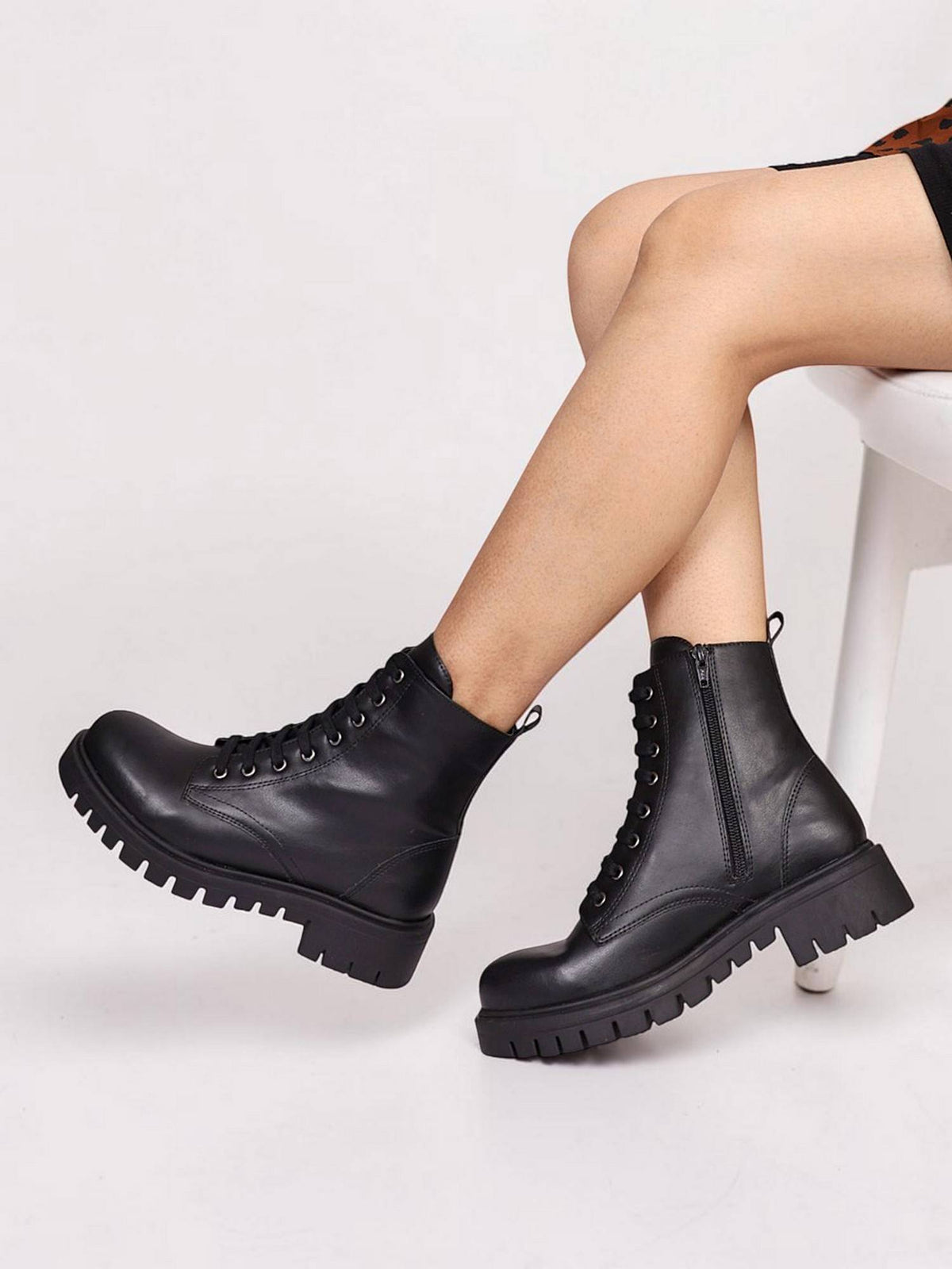 Women Black Solid Casual Boots | BT61 - view 1