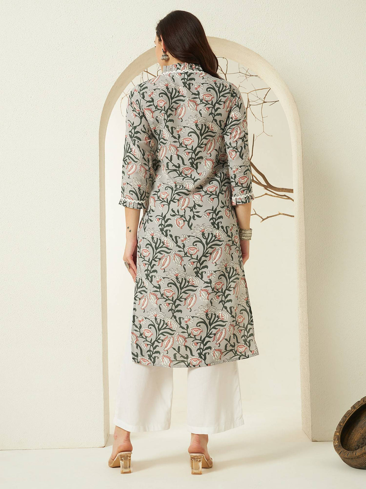 Women Grey Floral Printed Straight Kurta | U3S - view 2