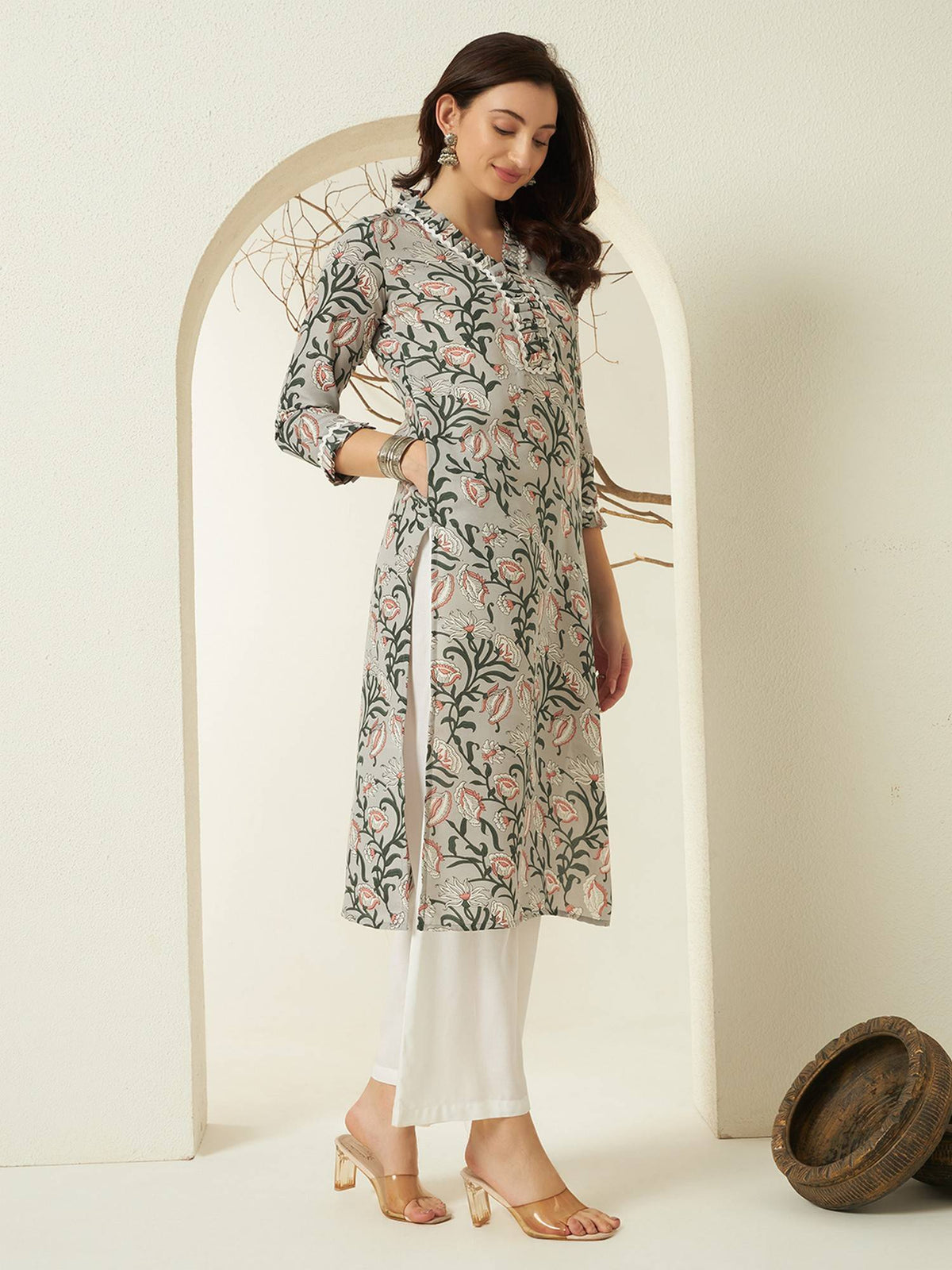Women Grey Floral Printed Straight Kurta | U3S - view 4